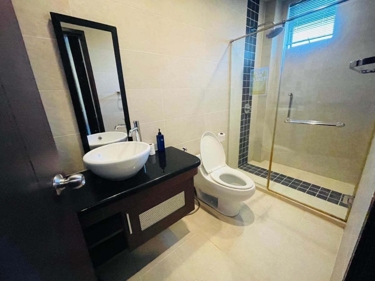 Aa Residen Luxury Condo Homestay 18Mins Walk Tanjung Aru Beach & Golf Course, Not Beach Side Resort Kota Kinabalu Kültér fotó