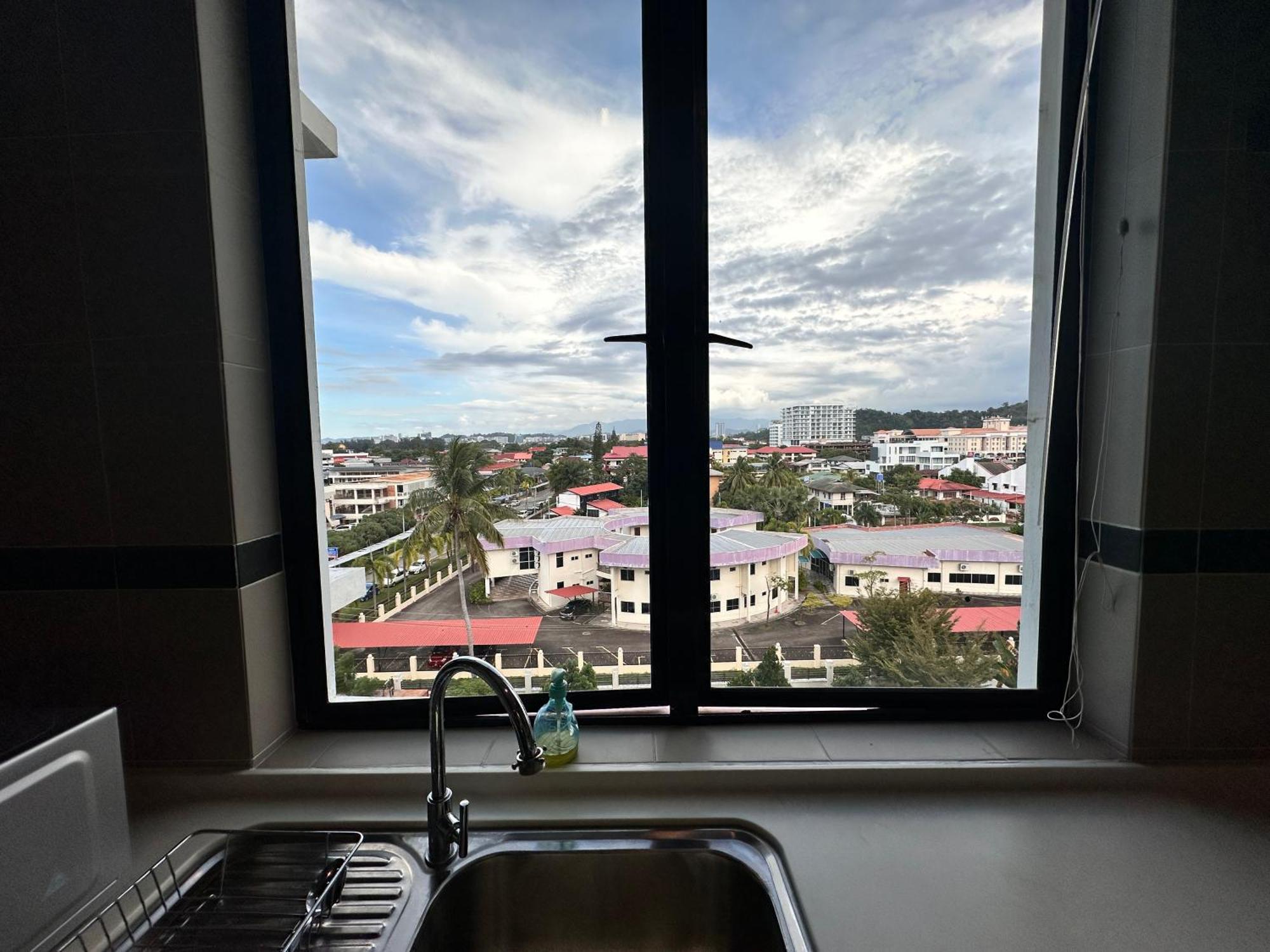 Aa Residen Luxury Condo Homestay 18Mins Walk Tanjung Aru Beach & Golf Course, Not Beach Side Resort Kota Kinabalu Kültér fotó